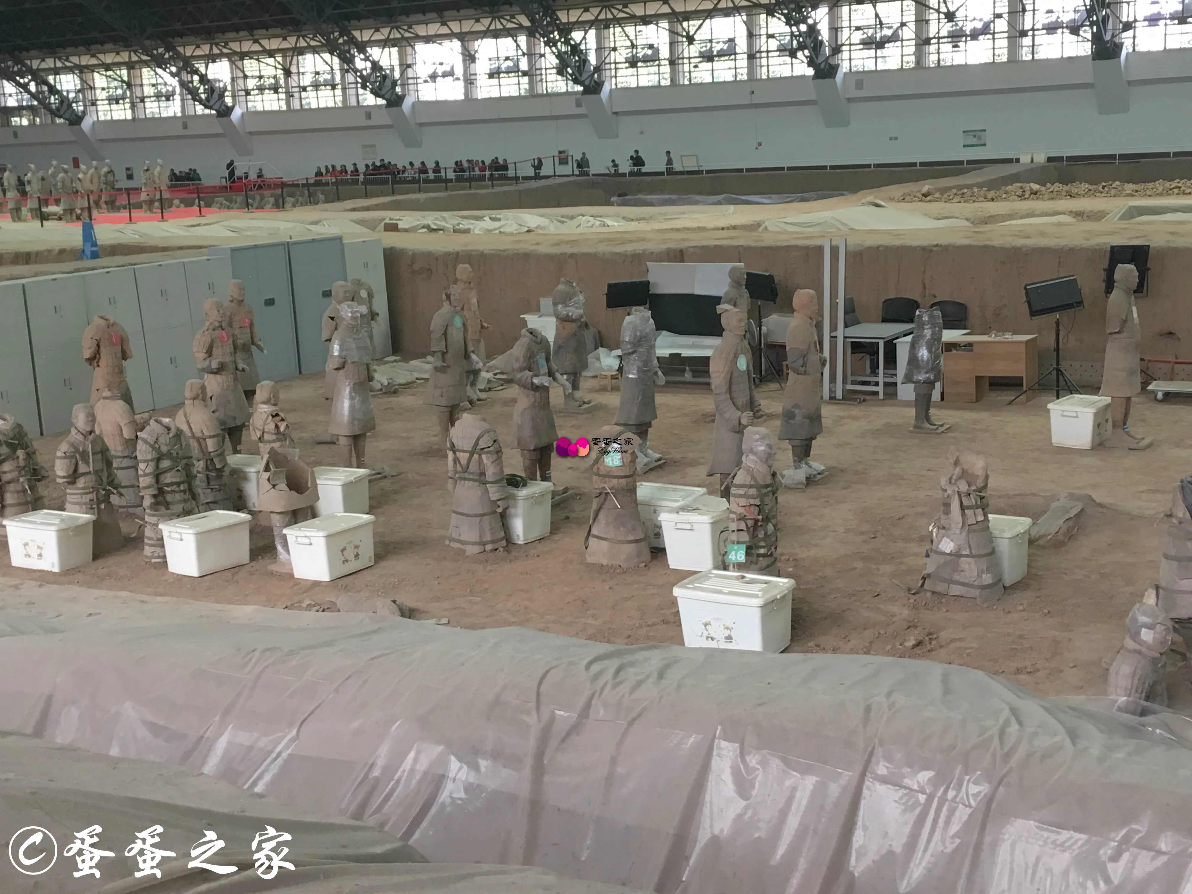修复中的兵马俑 修复中的兵马俑
