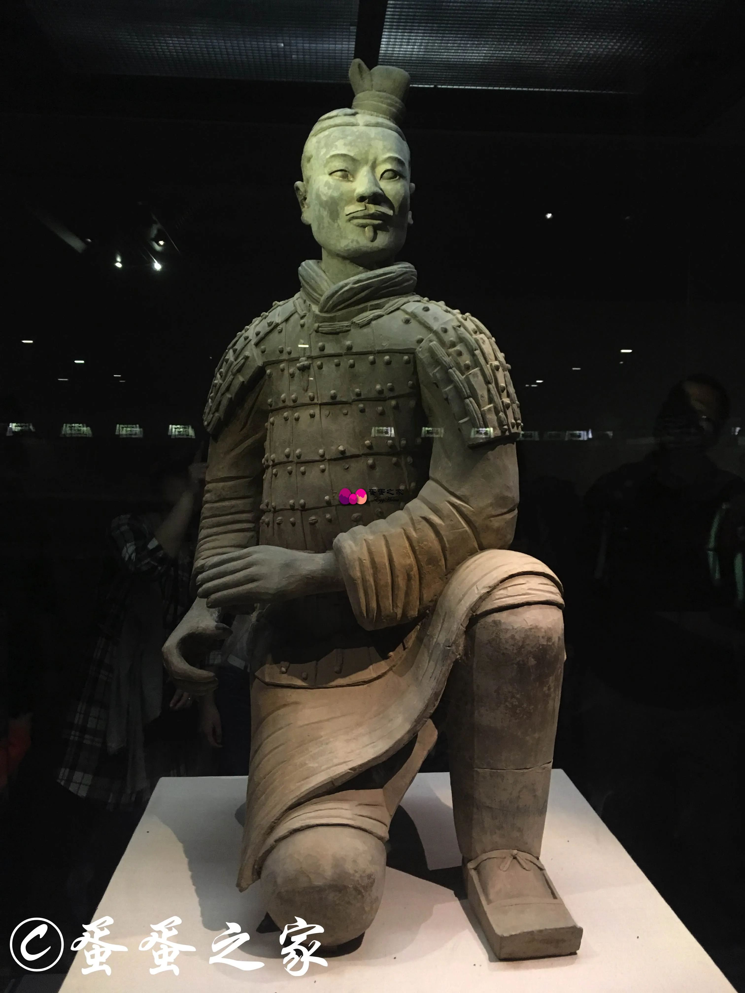 唯一保存完好的兵马俑——跪射俑 唯一保存完好的兵马俑——跪射俑
