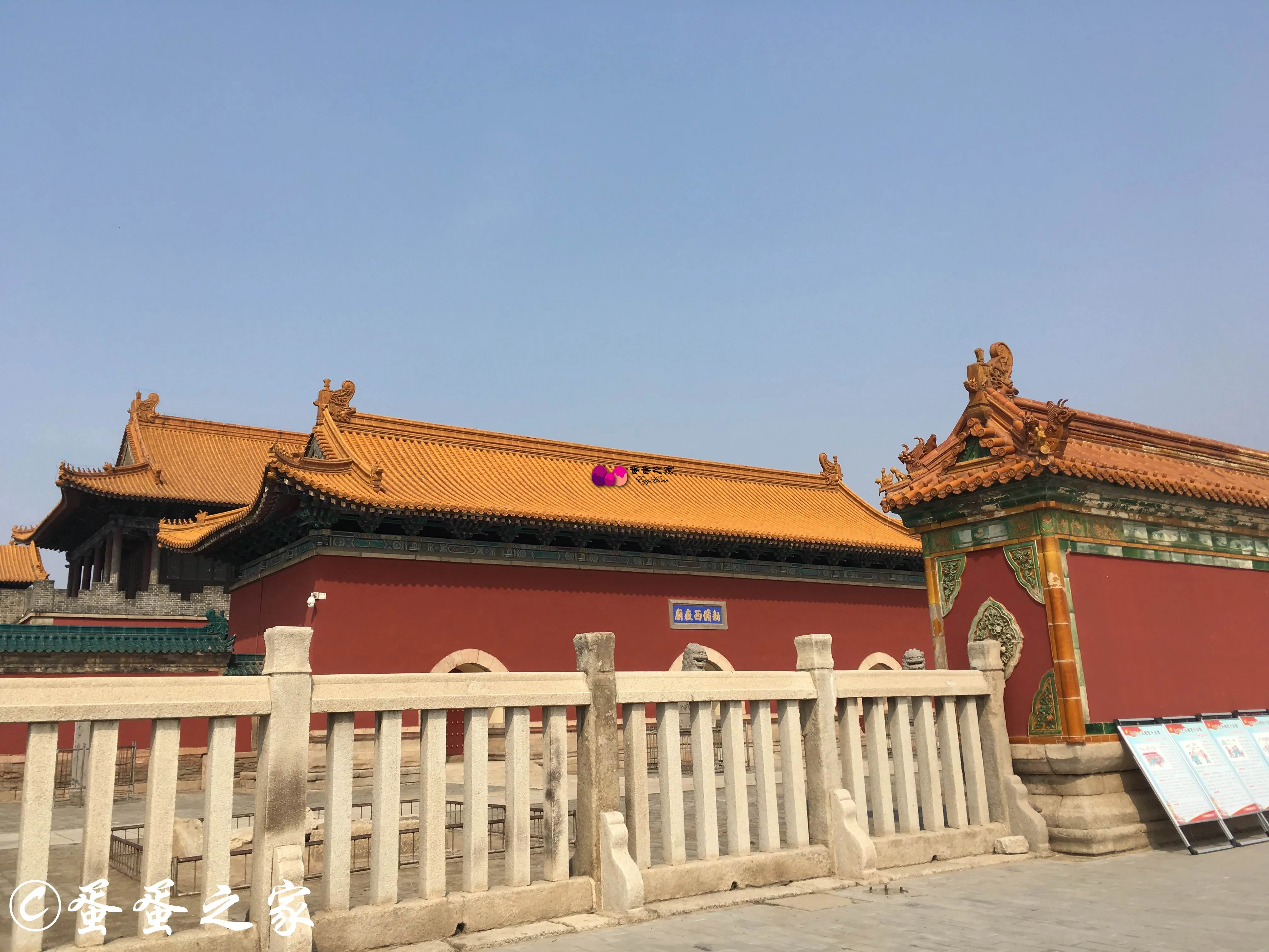 华山的门票包含了几个景点,这是其中的西岳庙 华山的门票包含了几个景点,这是其中的西岳庙