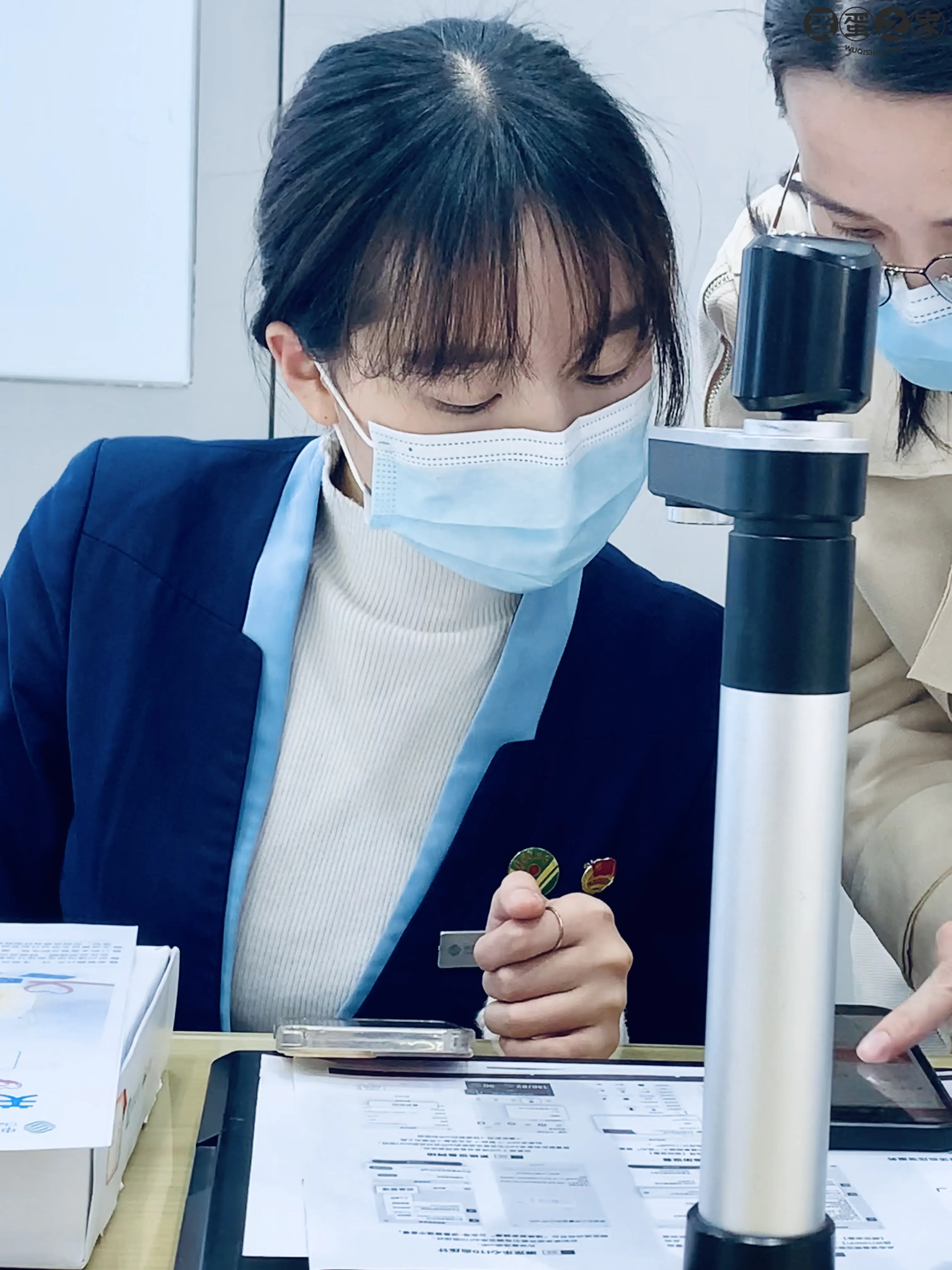 认真工作的美丽小姐姐