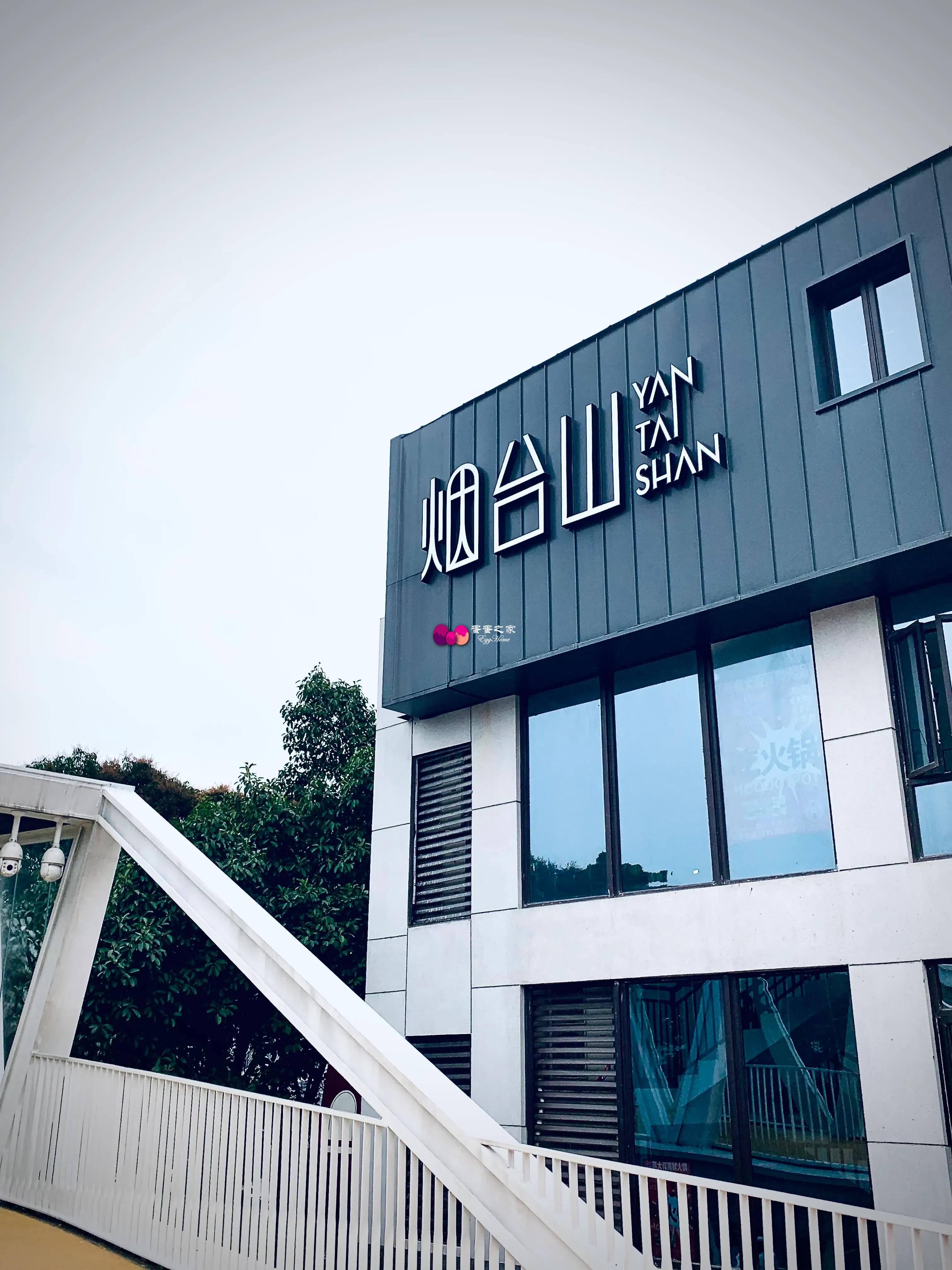 天桥旁 天桥旁