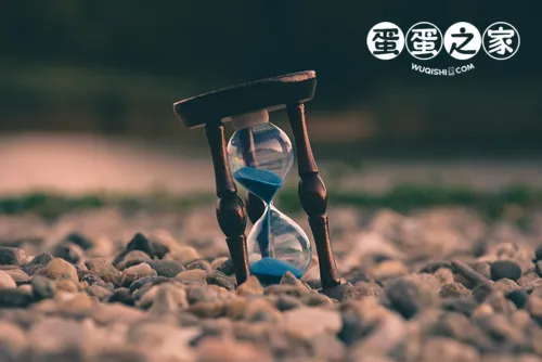 ⏰ 时间同步：当你的服务器开始“穿越”时，如何优雅地把它拉回现实